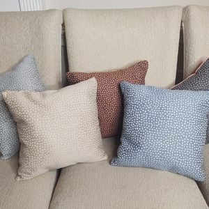 I am selling pillows.